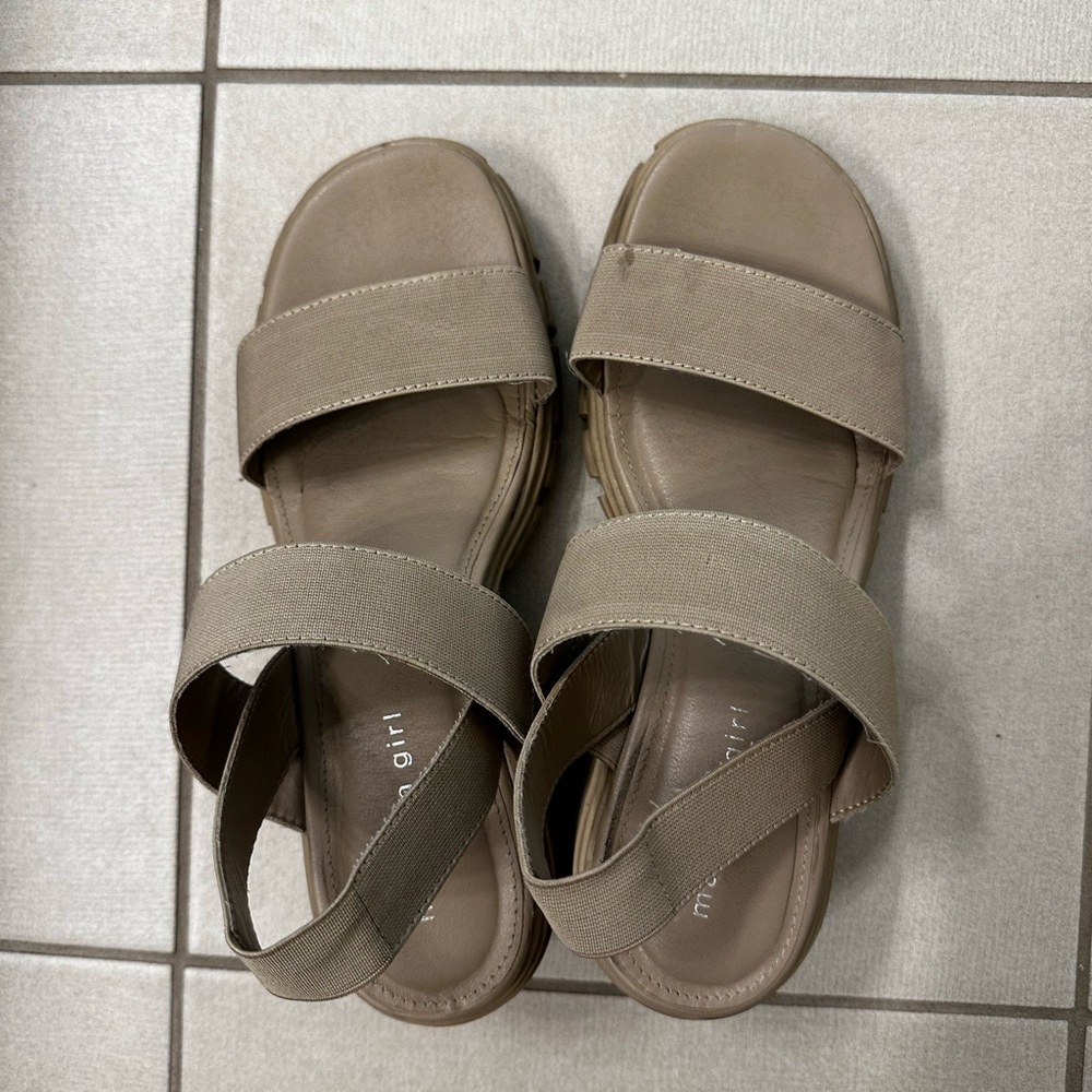 Beige sandals platforms